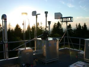 Taunus-Messstation im Abendlicht